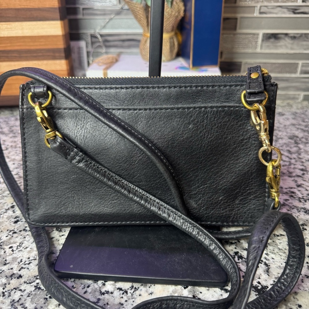 Fossil Black Cow Hide Leather Crossbody Bag with Gold Accents - Picture 6 of 13